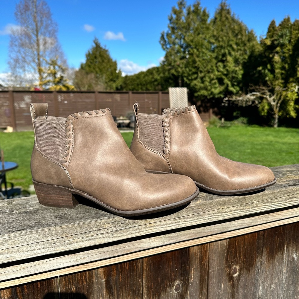 NWOT- Skechers Brown Ankle Booties - never worn